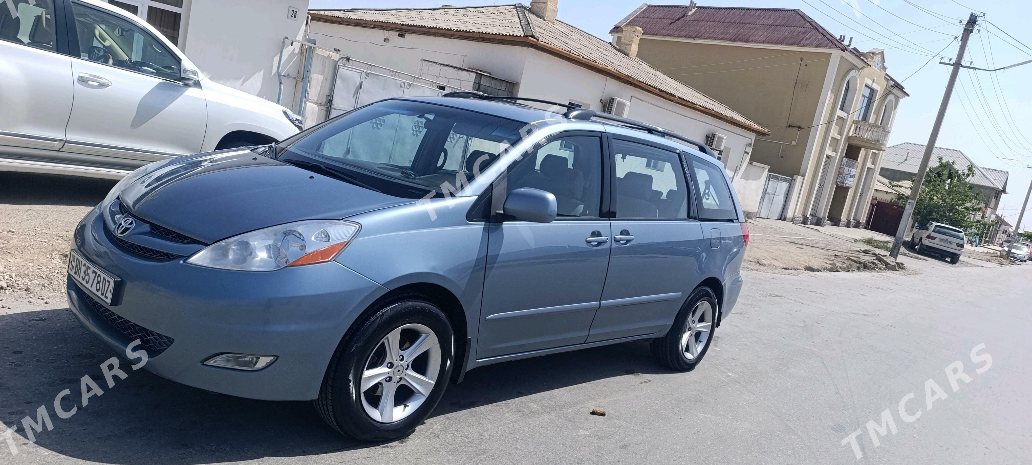 Toyota Sienna 2008 - 220 000 TMT - Гурбансолтан Едже - img 3