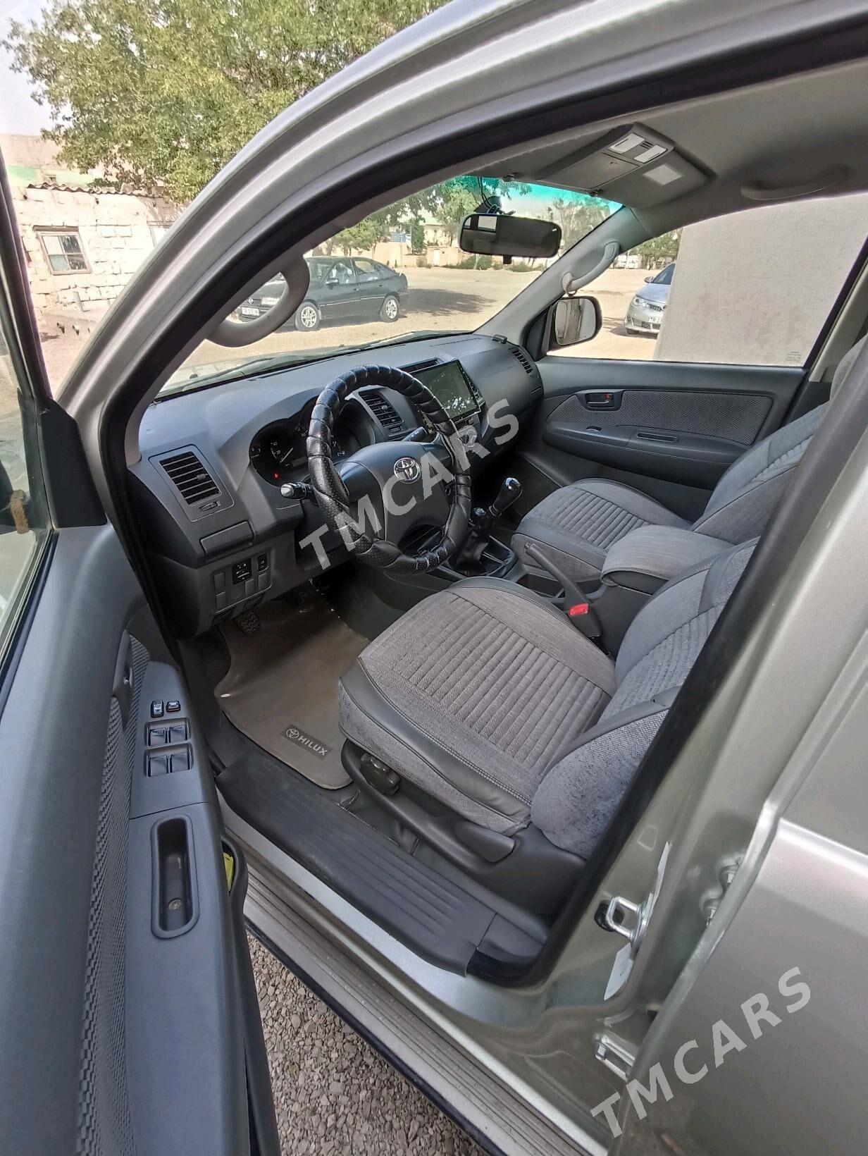 Toyota Hilux 2014 - 390 000 TMT - Туркменбаши - img 6