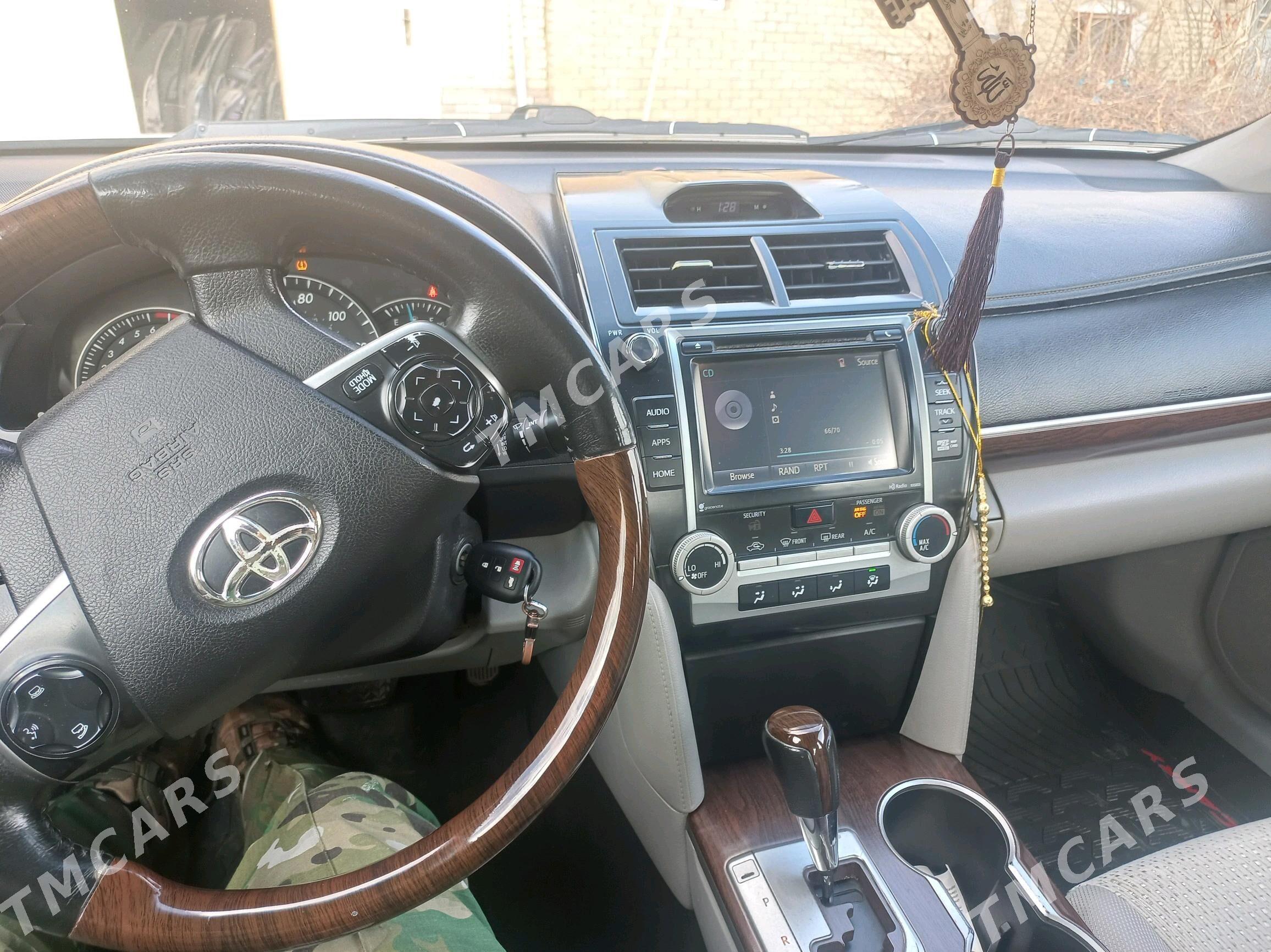 Toyota Camry 2014 - 230 000 TMT - Мары - img 3