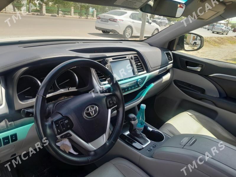 Toyota Highlander 2018 - 500 000 TMT - Мары - img 3