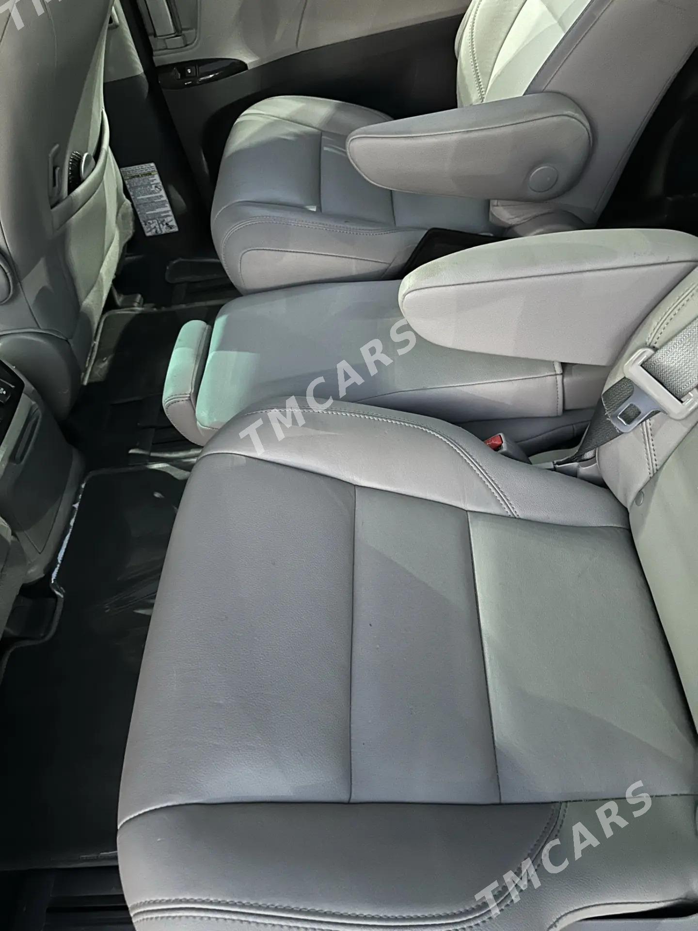 Toyota Sienna 2019 - 370 000 TMT - Aşgabat - img 7