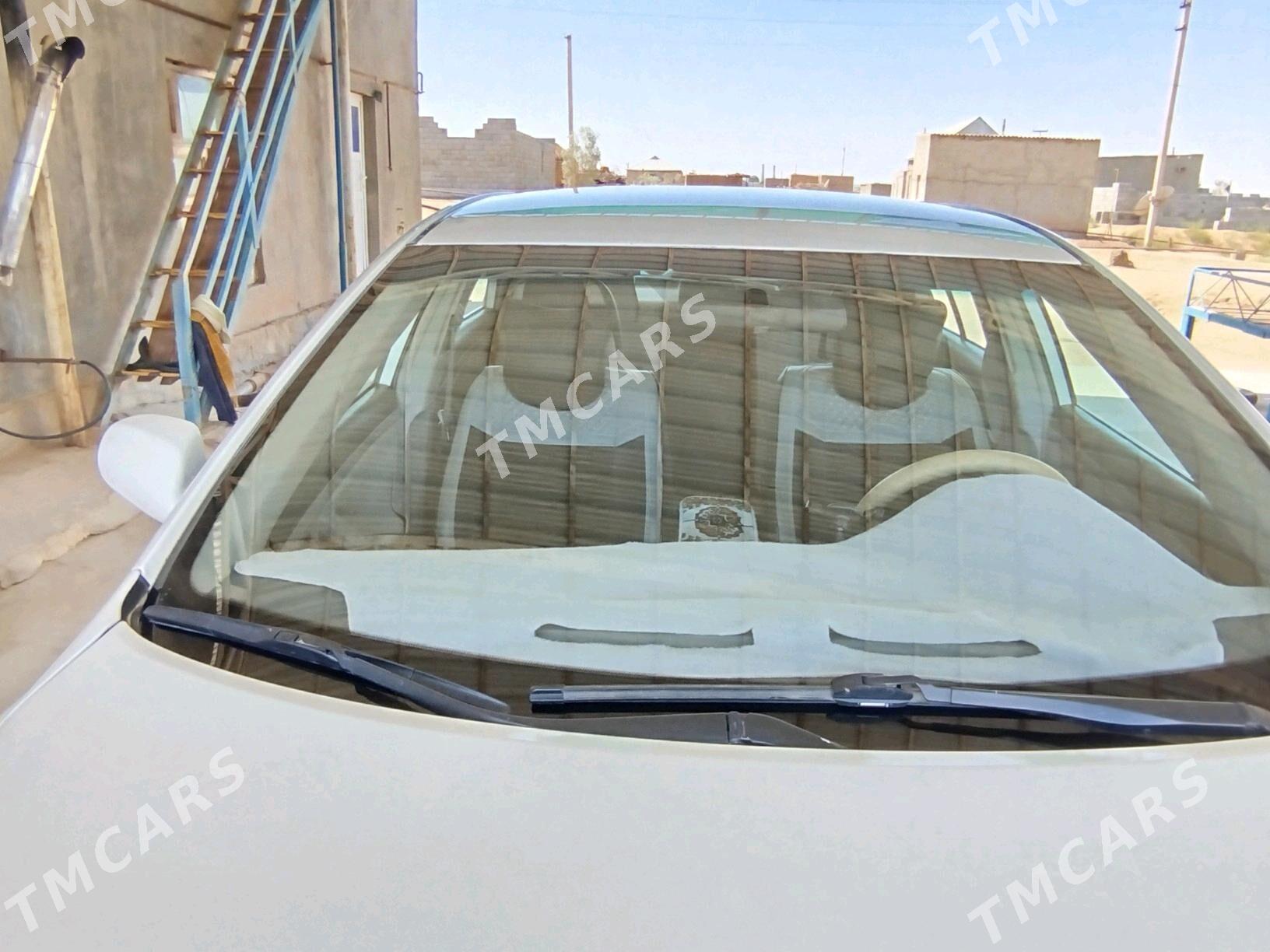Toyota Camry 2011 - 190 000 TMT - Ak bugdaý etraby - img 2