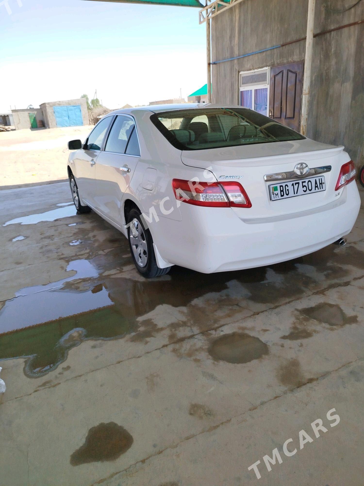 Toyota Camry 2011 - 190 000 TMT - Ak bugdaý etraby - img 4