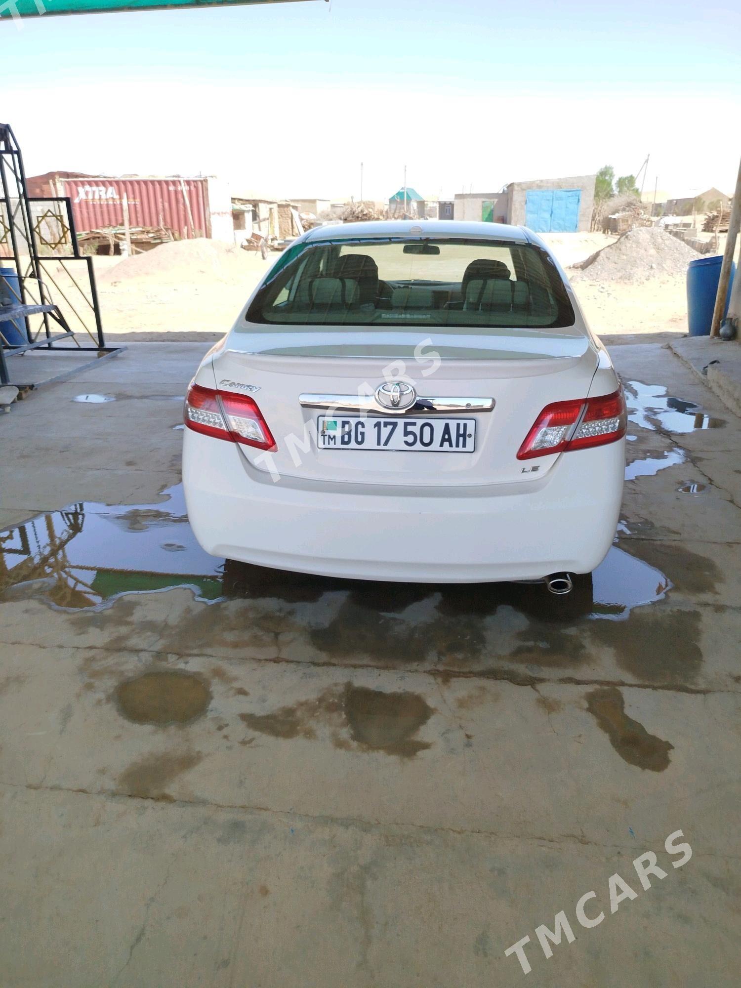Toyota Camry 2011 - 190 000 TMT - Ak bugdaý etraby - img 5