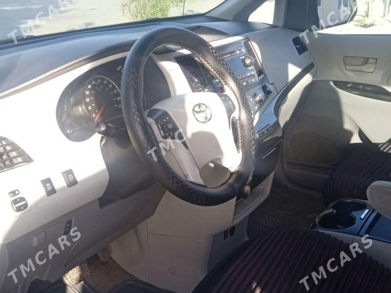 Toyota Sienna 2012 - 259 000 TMT - Türkmenabat - img 2