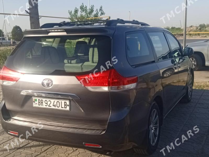 Toyota Sienna 2012 - 259 000 TMT - Türkmenabat - img 5