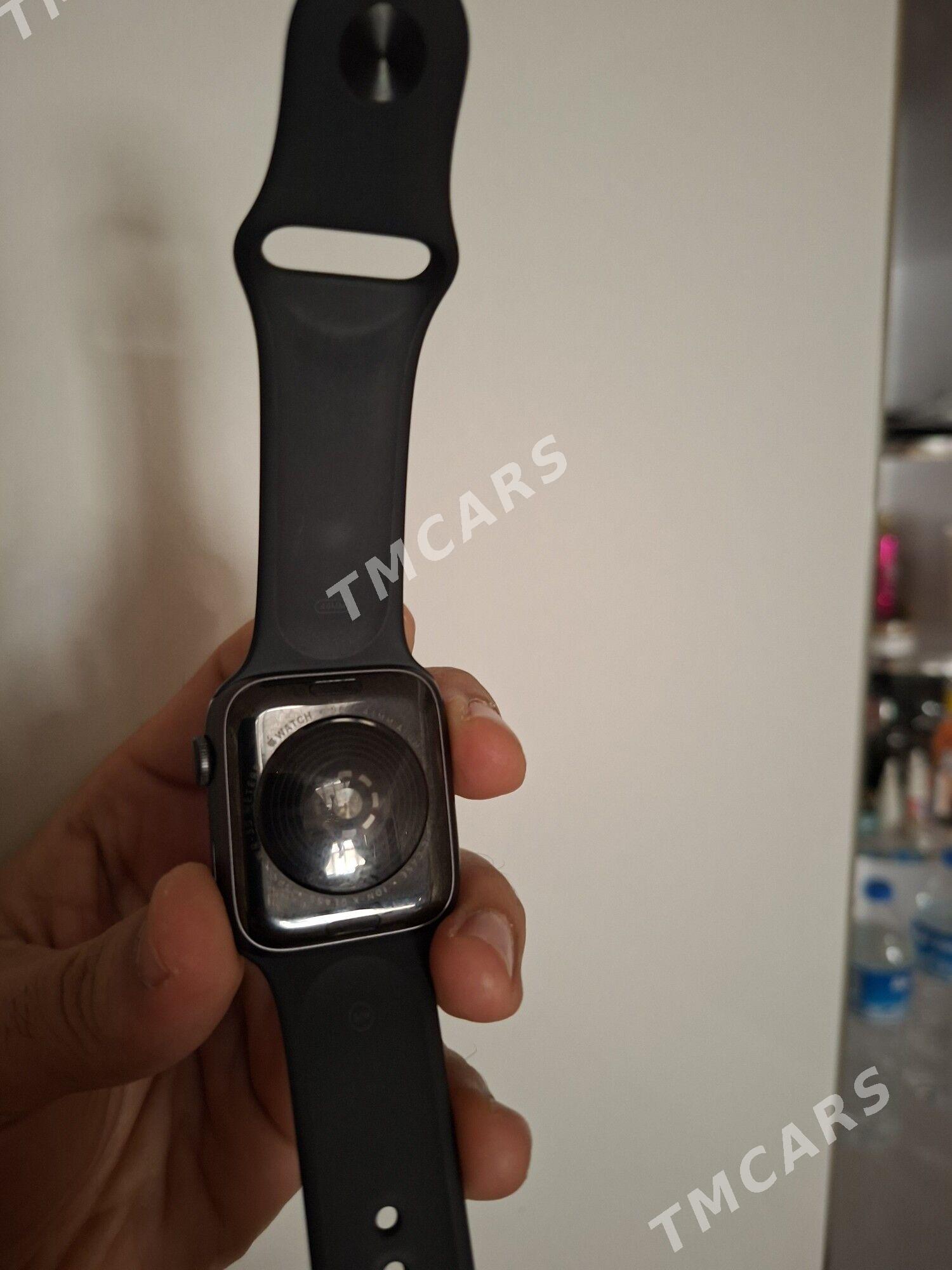 apple watch se 44mm - Mary - img 3