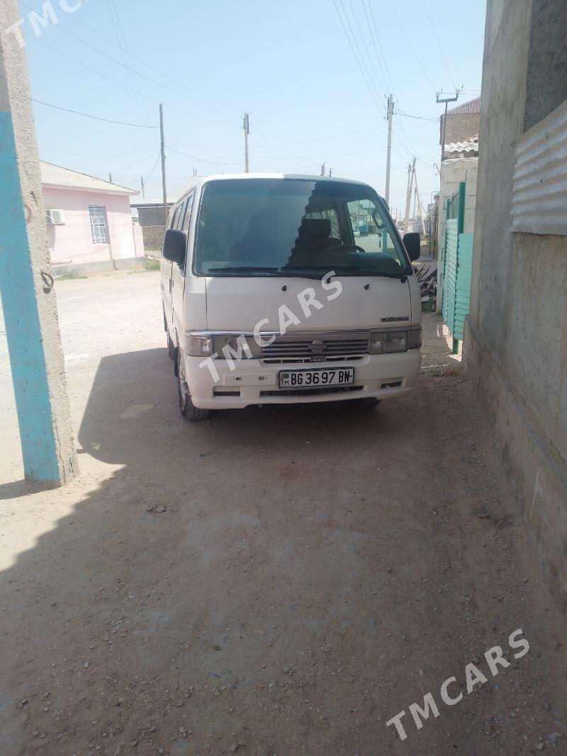 Nissan Urvan 1999 - 66 000 TMT - Балканабат - img 2