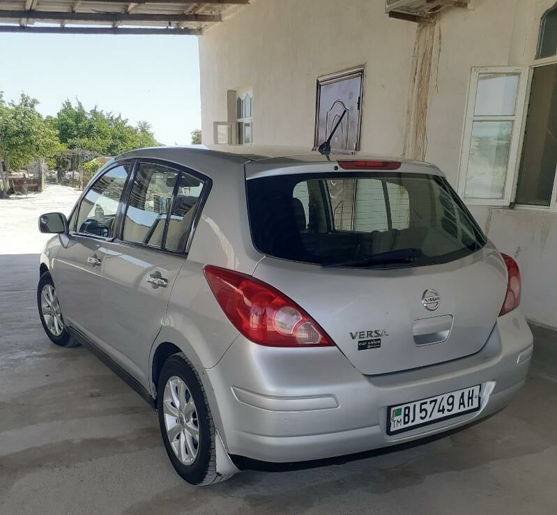 Nissan Versa 2011 - 105 000 TMT - Kaka - img 2