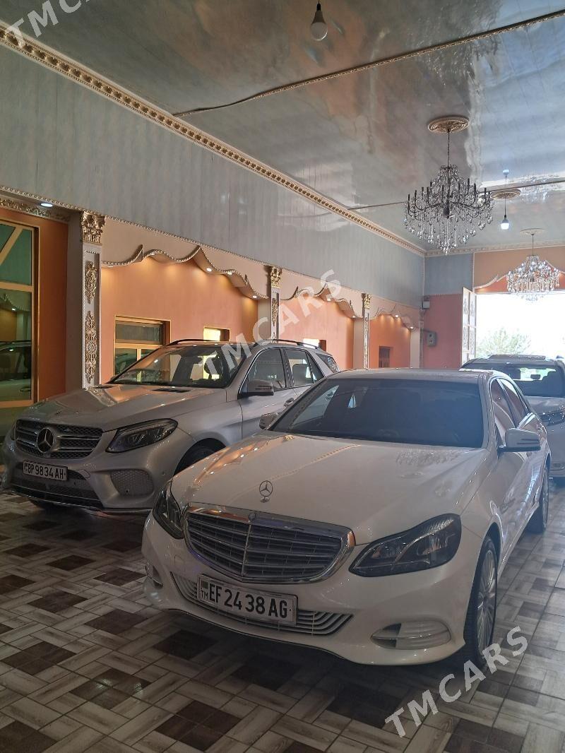 Mercedes-Benz E300 2014 - 500 000 TMT - Бузмеин - img 2