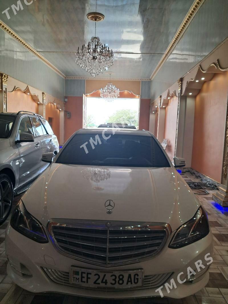 Mercedes-Benz E300 2014 - 500 000 TMT - Бузмеин - img 4