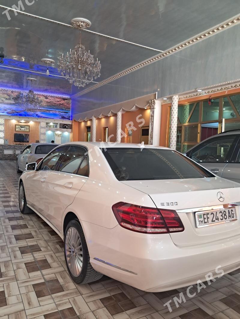 Mercedes-Benz E300 2014 - 500 000 TMT - Бузмеин - img 5
