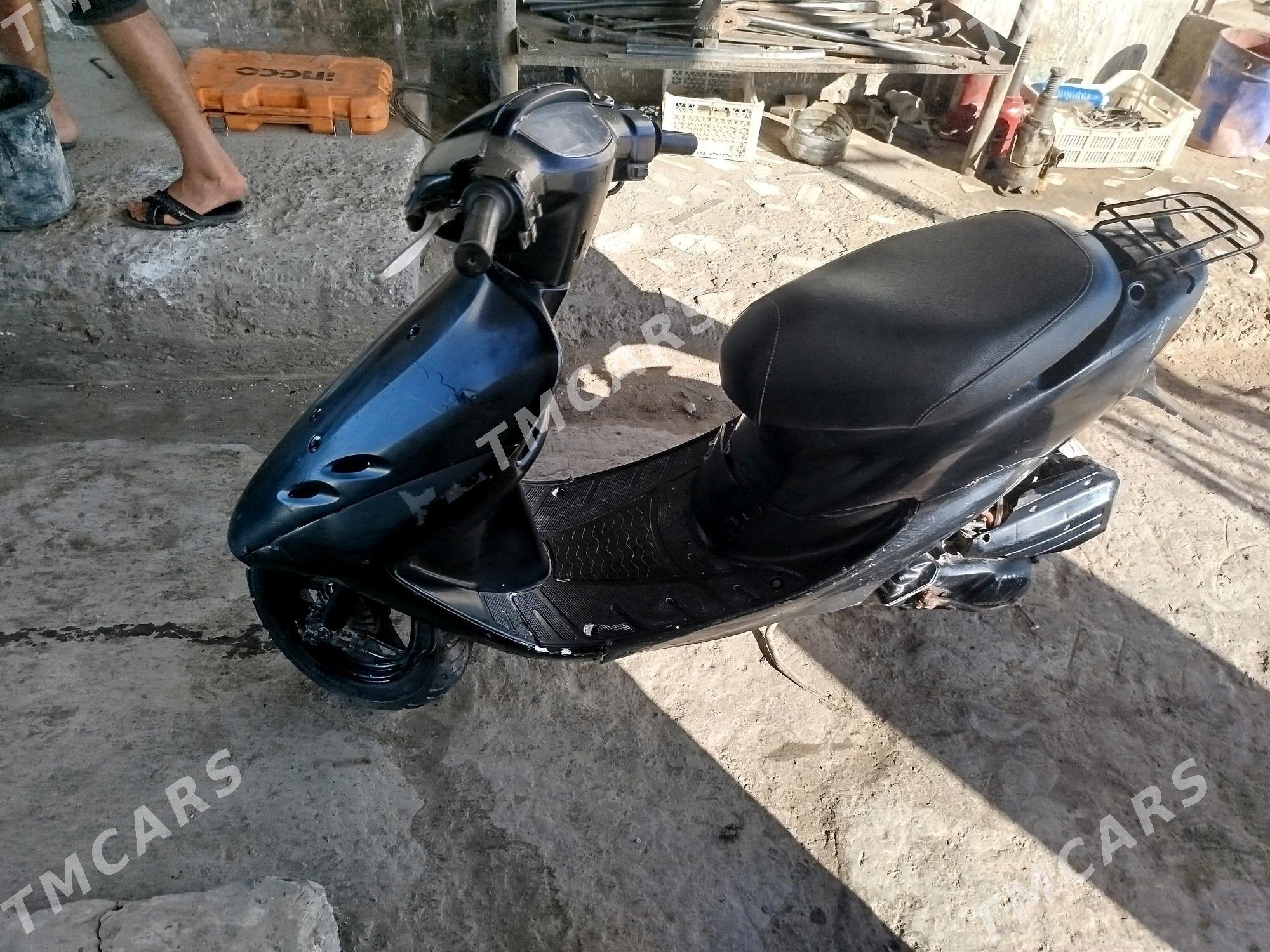 Yamaha Artistic 2010 - 5 000 TMT - Çärjew - img 2