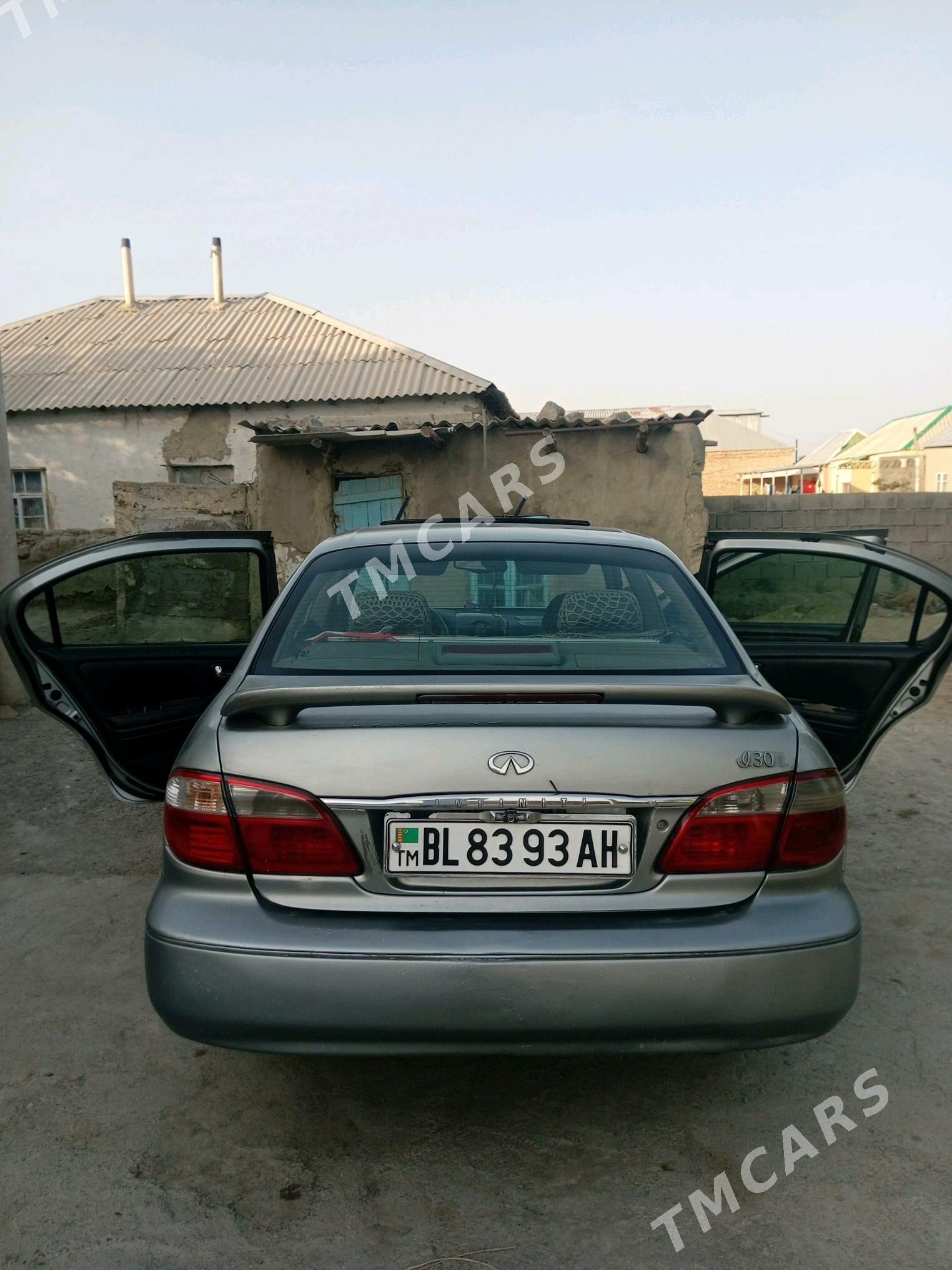 Infiniti I30 2000 - 60 000 TMT - Bäherden - img 3