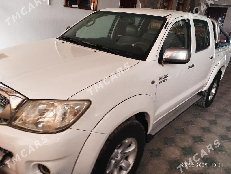 Toyota Hilux 2010 - 300 000 TMT - Туркменабат - img 4