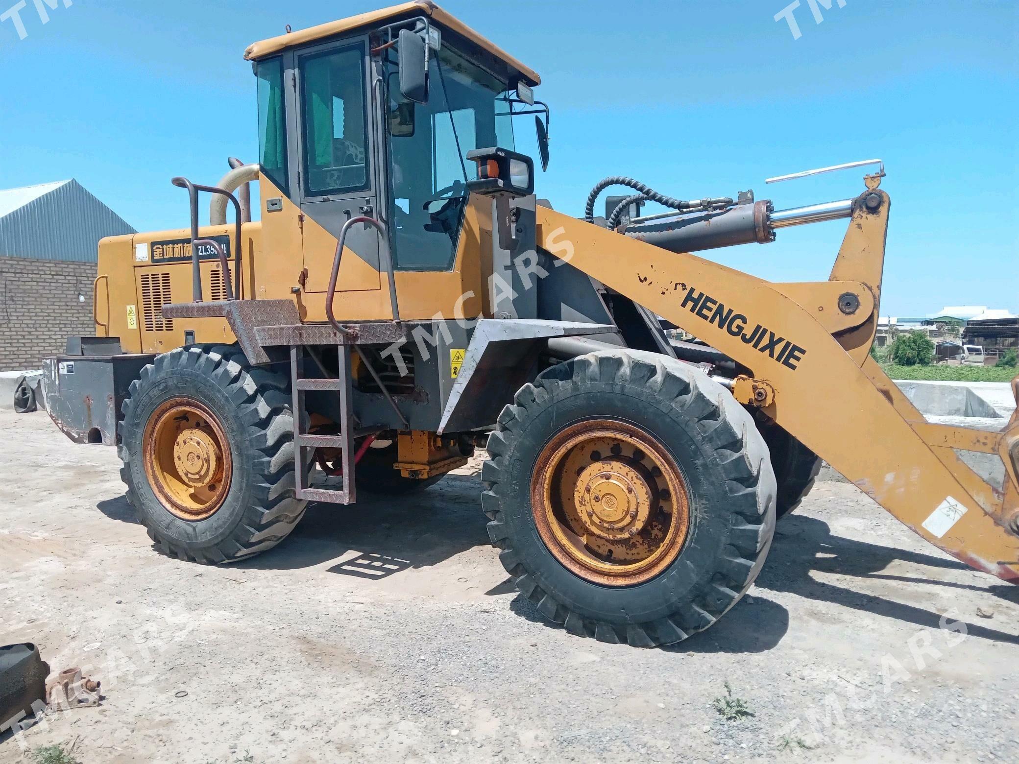 XCMG LW300F 2013 - 350 000 TMT - Мары - img 3