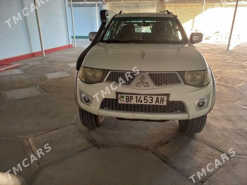 Mitsubishi L200 2011 - 250 000 TMT - Гёкдепе - img 1