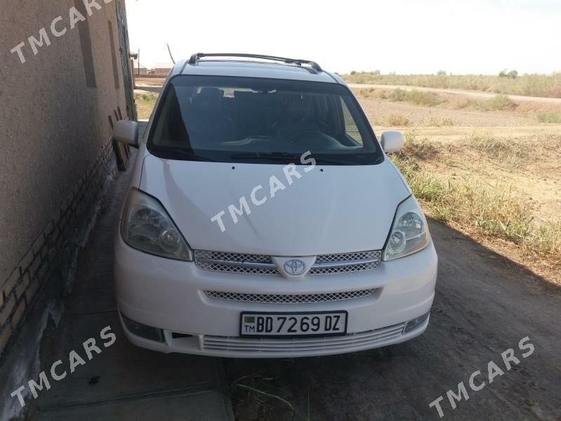 Toyota Sienna 2004 - 180 000 TMT - етр. Туркменбаши - img 1