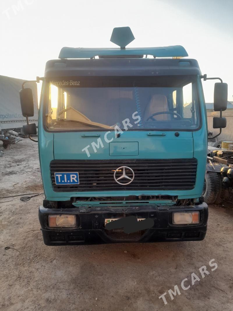 Mercedes-Benz ACTROS 3331 1980 - 360 000 TMT - Мары - img 2