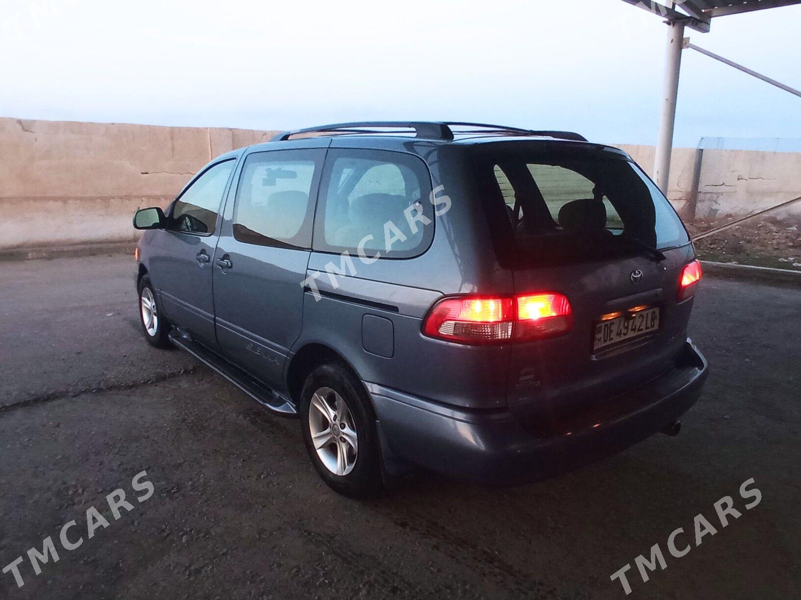 Toyota Sienna 2001 - 165 000 TMT - Туркменабат - img 4