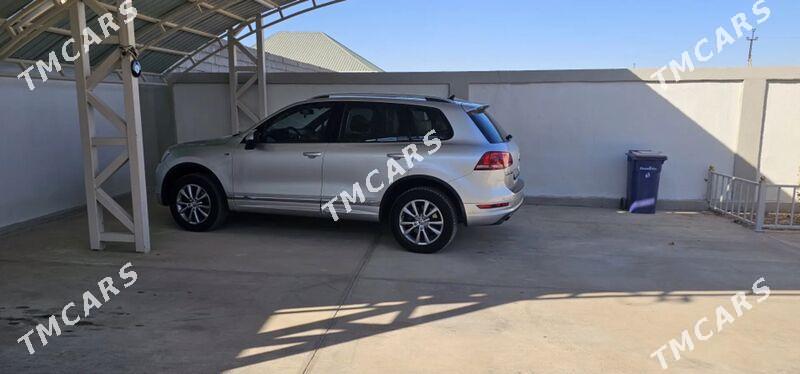 Volkswagen Touareg 2011 - 300 000 TMT - Büzmeýin - img 1