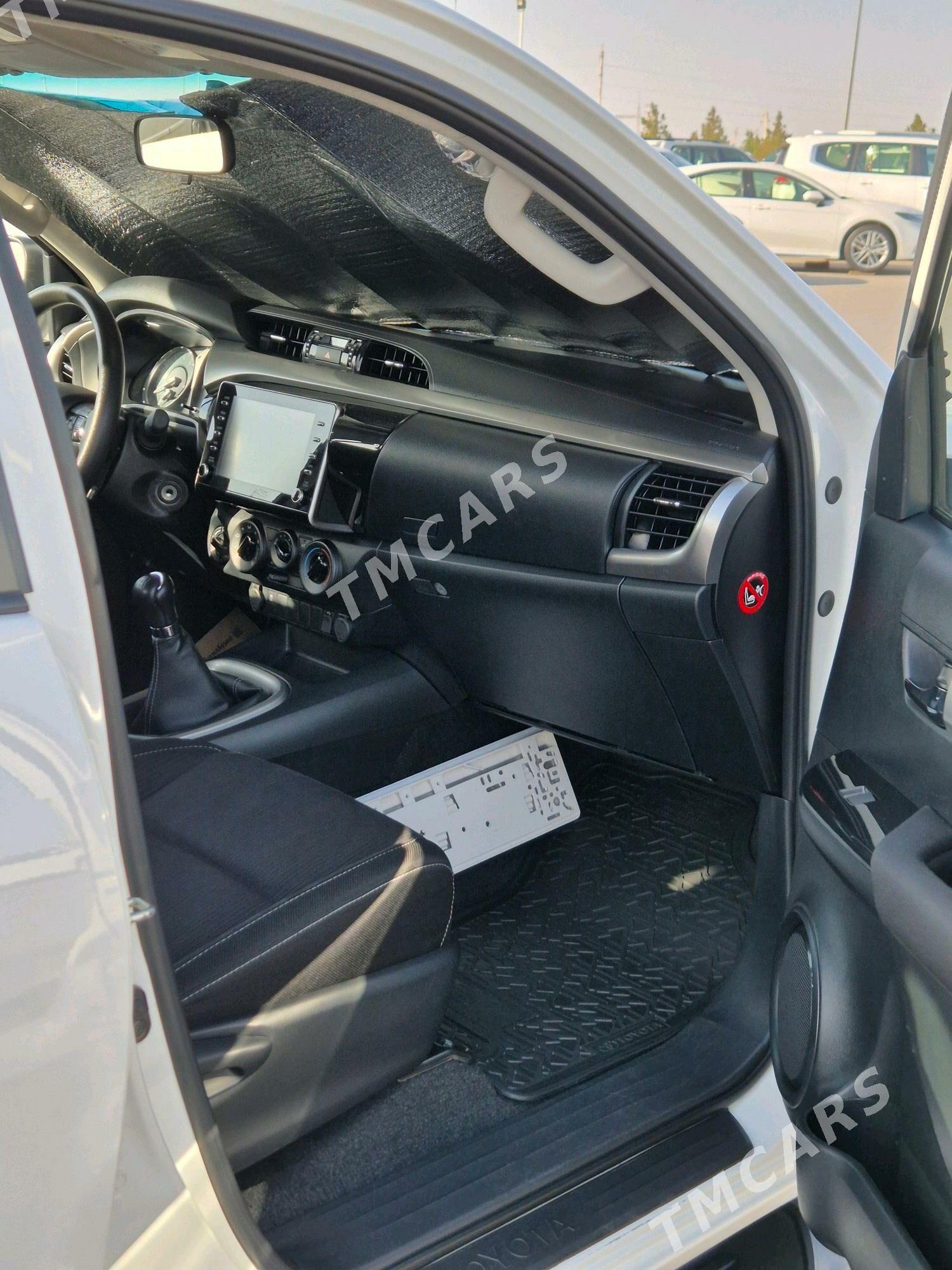Toyota Hilux 2022 - 539 000 TMT - Ашхабад - img 9