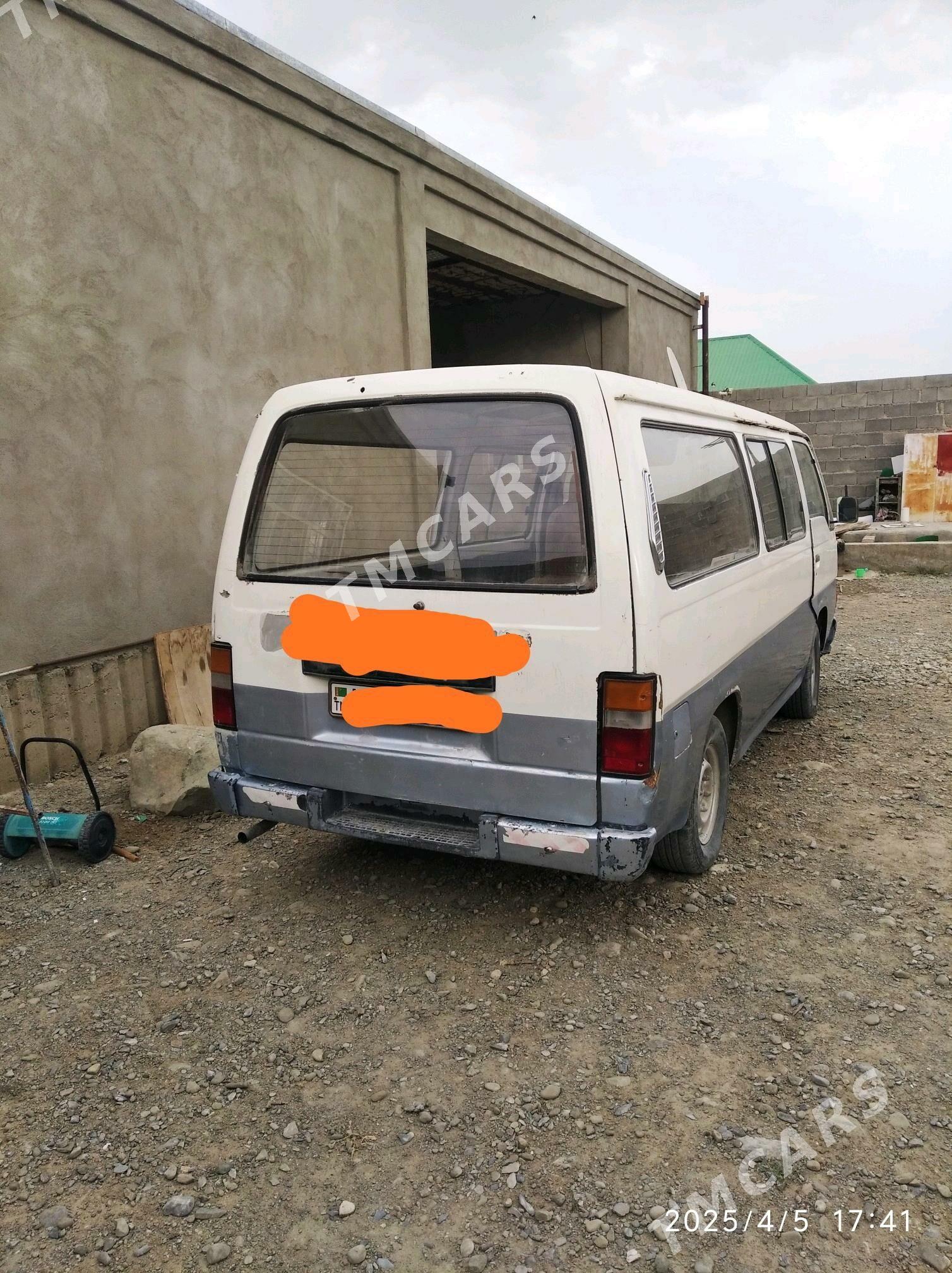 Nissan Urvan 1989 - 25 000 TMT - Bäherden - img 4
