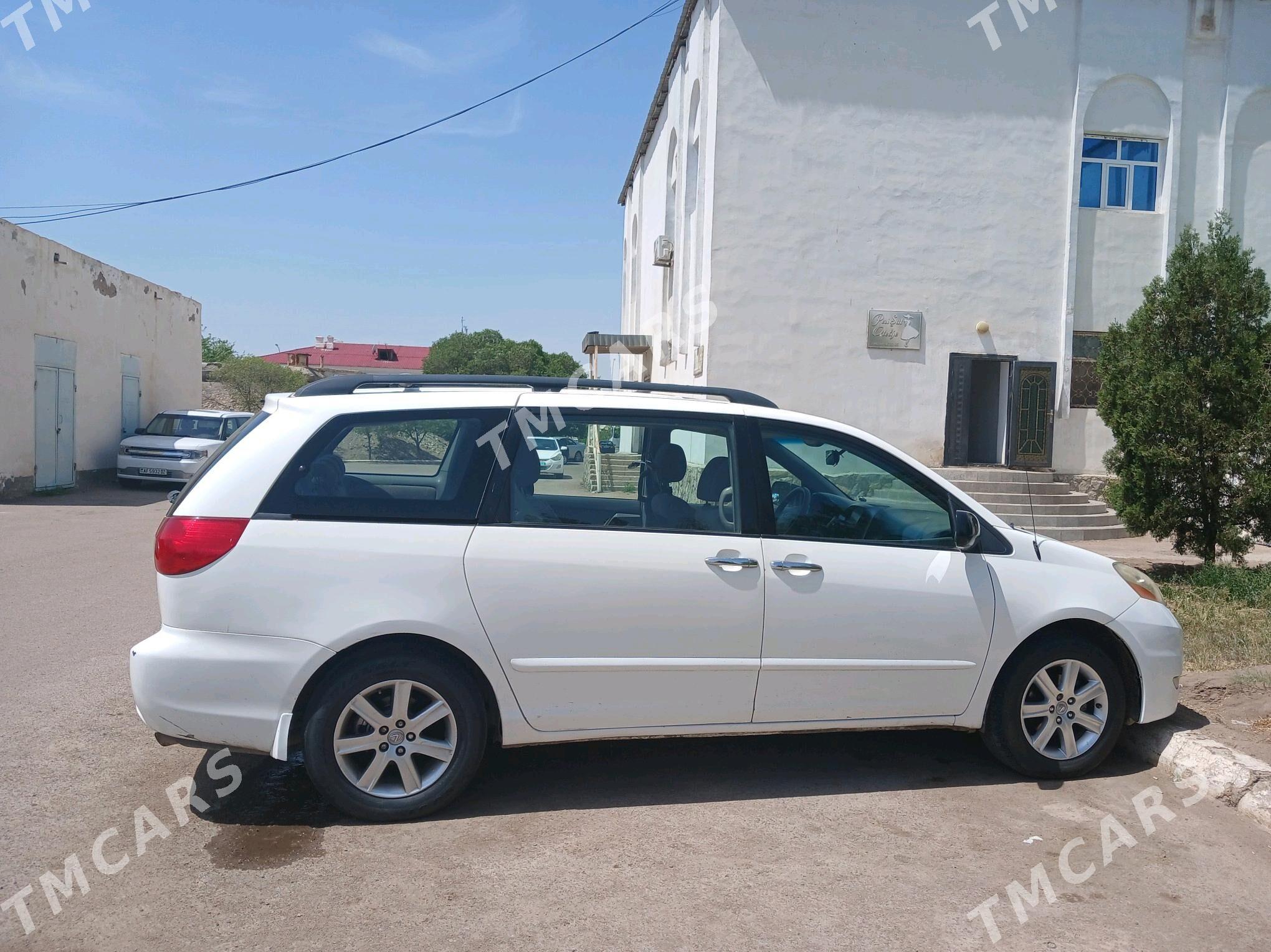 Toyota Sienna 2008 - 180 000 TMT - Дашогуз - img 5