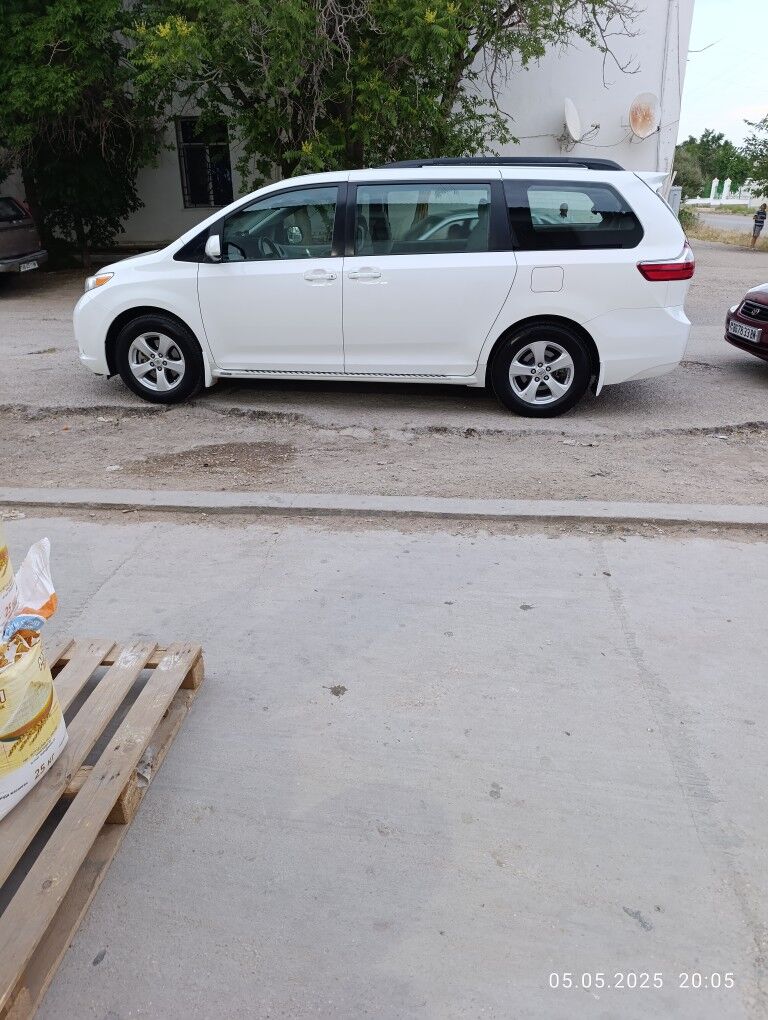 Toyota Sienna 2017 - 370 000 TMT - Balkanabat - img 5