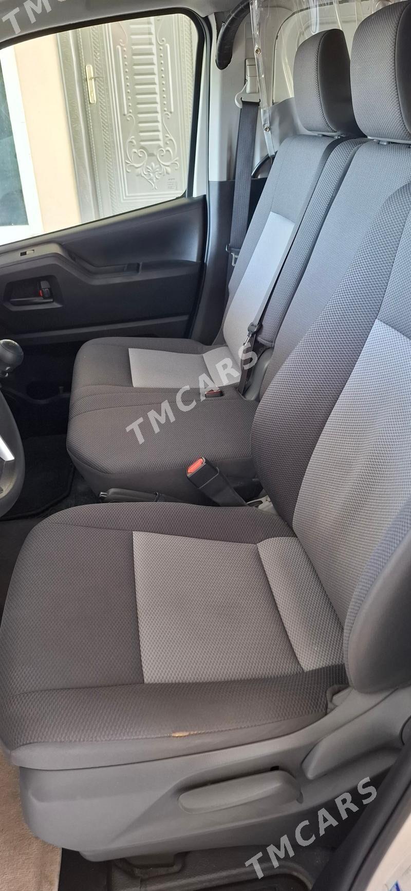 Toyota Hiace 2021 - 475 000 TMT - Бузмеин - img 6
