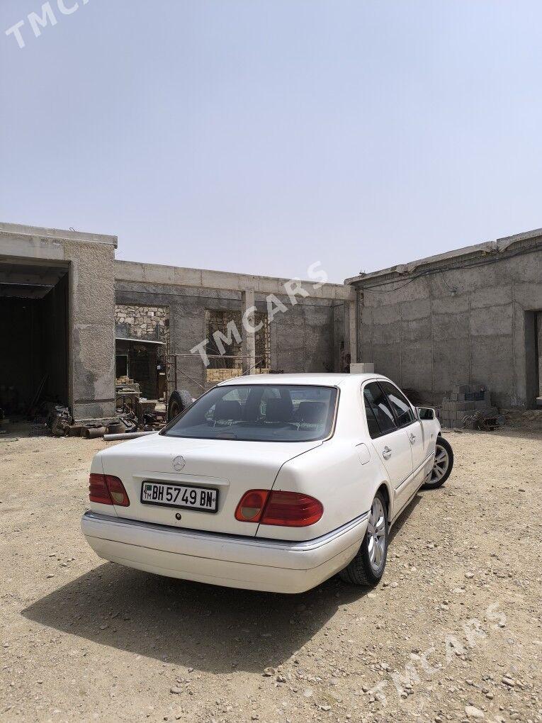 Mercedes-Benz E420 1997 - 30 000 TMT - Balkanabat - img 2