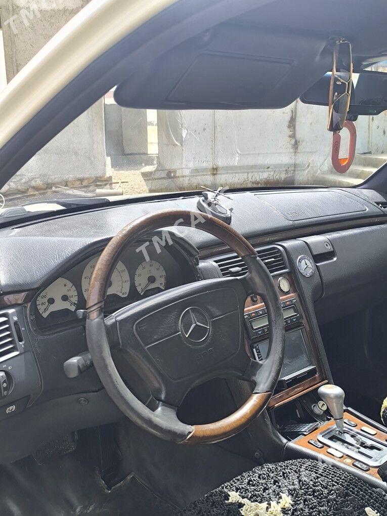 Mercedes-Benz E420 1997 - 30 000 TMT - Balkanabat - img 6