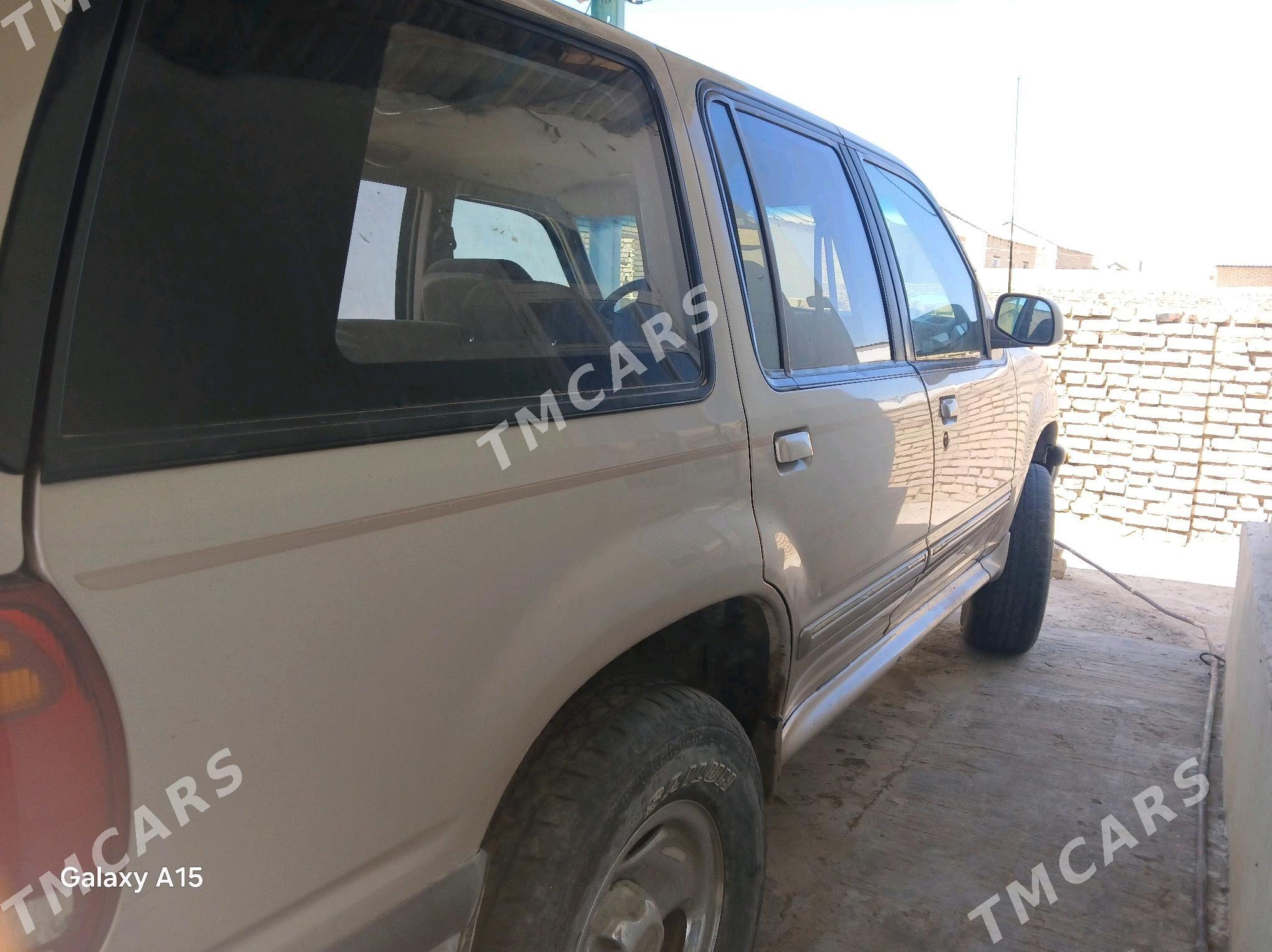 Ford Explorer 1998 - 65 000 TMT - Байрамали - img 3