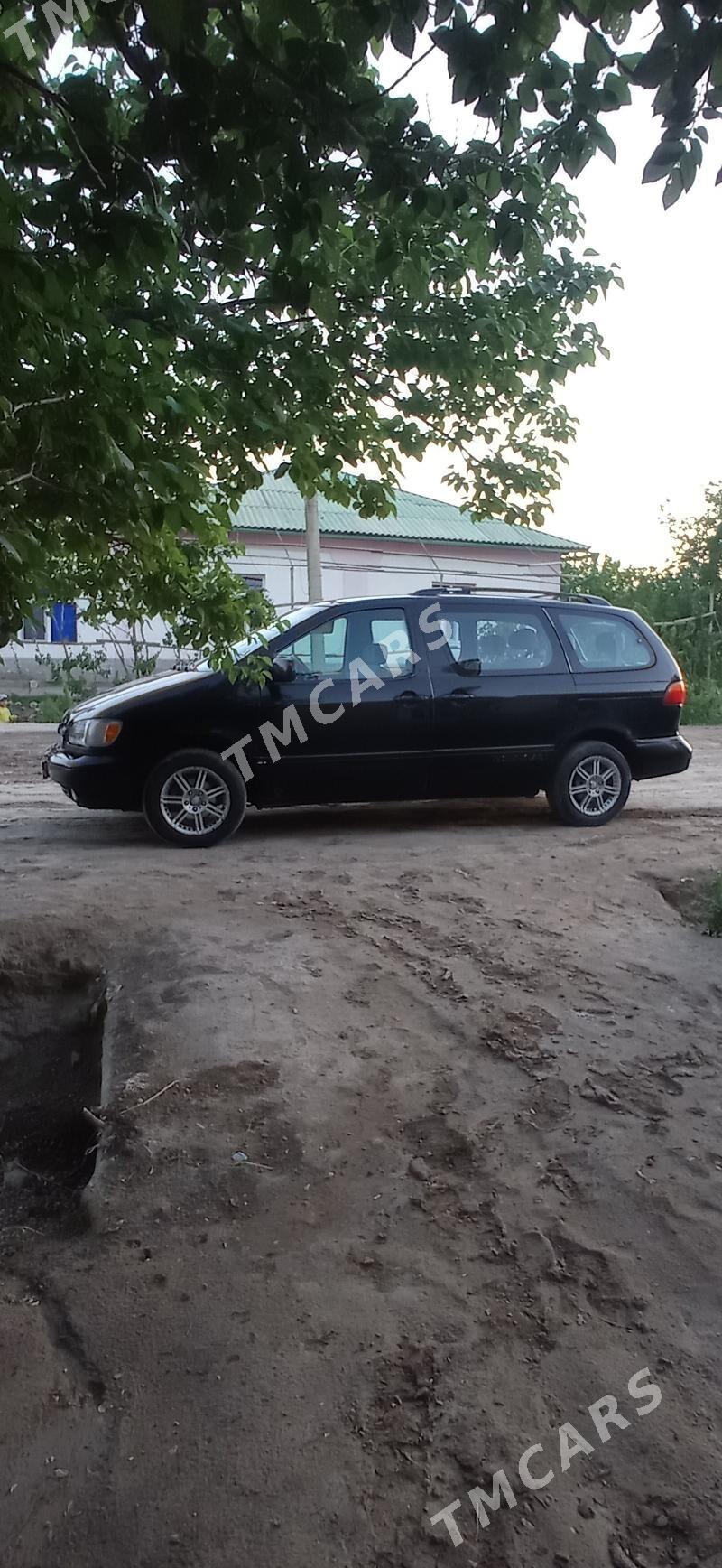 Toyota Sienna 2000 - 130 000 TMT - Görogly (Tagta) - img 4