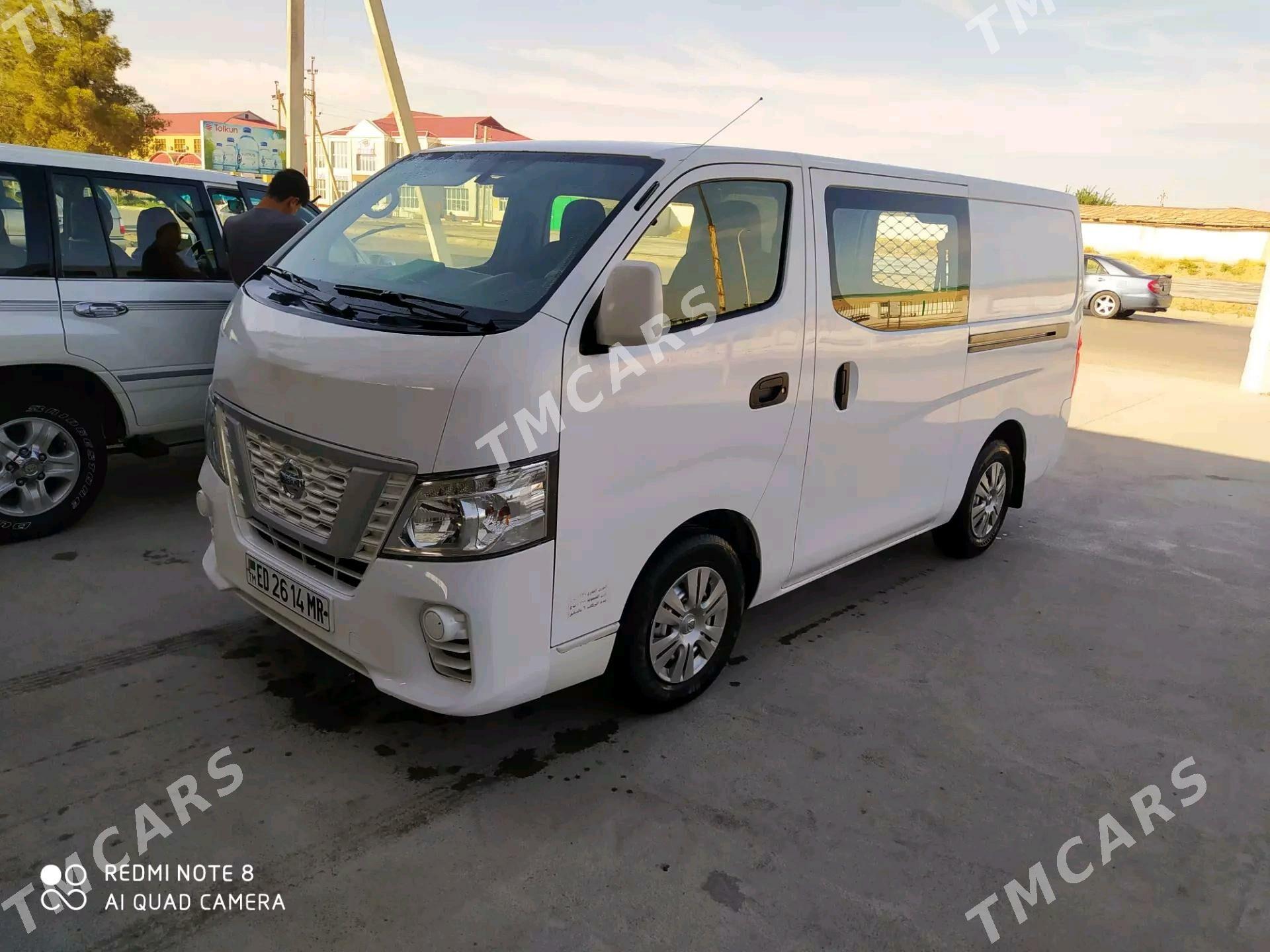 Nissan Urvan 2018 - 310 000 TMT - Мары - img 2