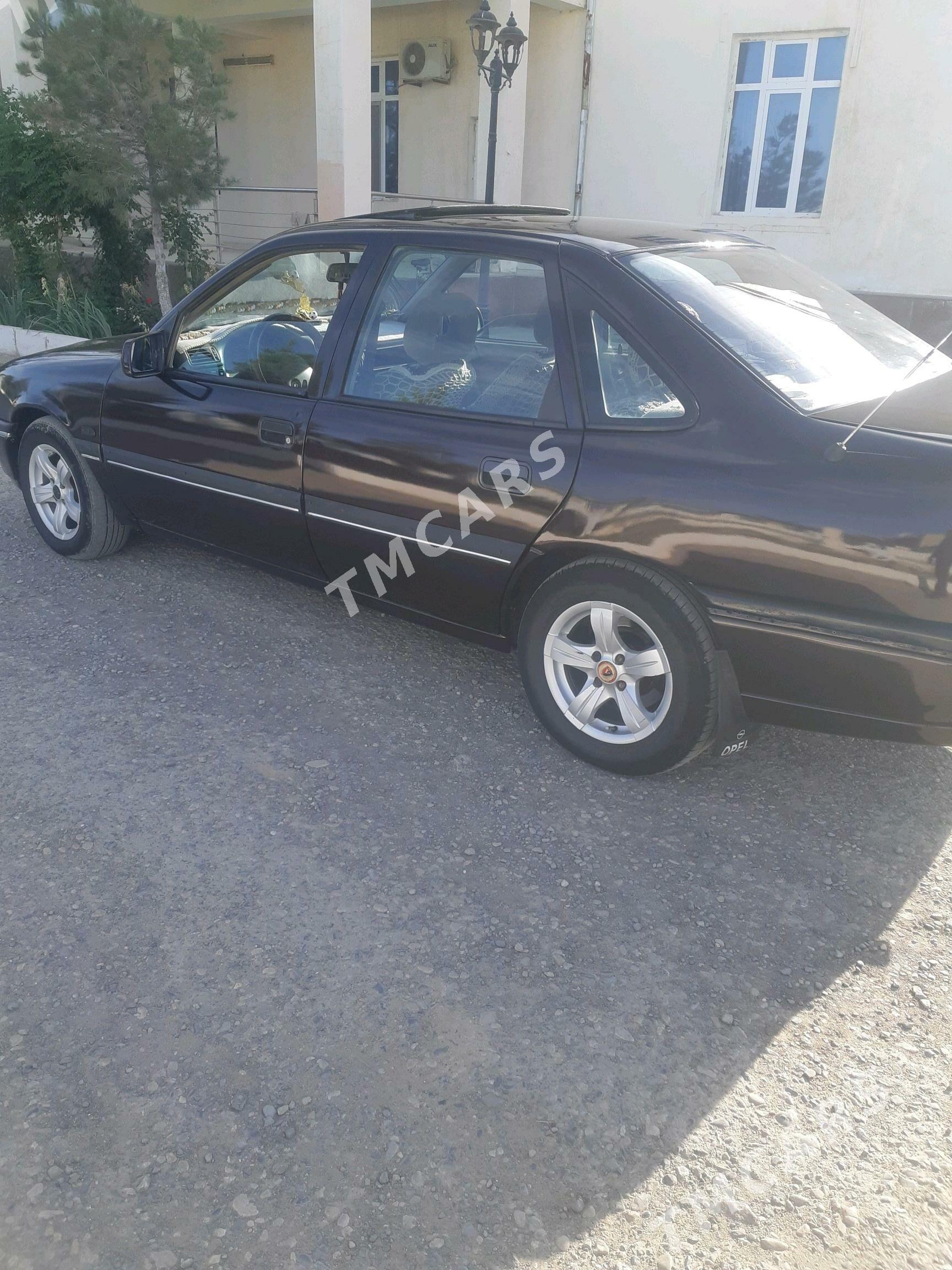 Opel Vectra 1990 - 32 000 TMT - Ёлётен - img 6