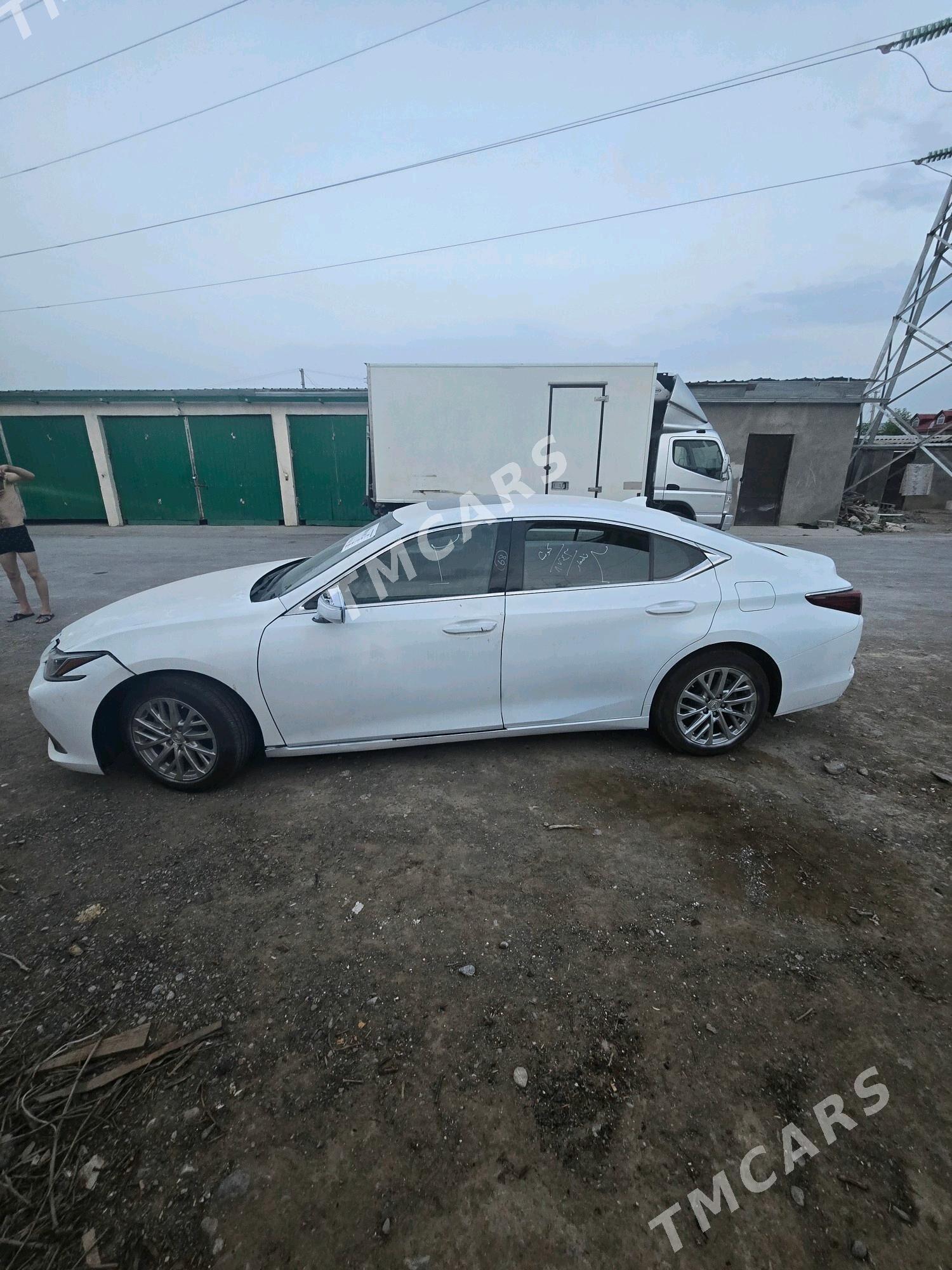 Lexus ES 350 2022 - 480 000 TMT - Бузмеин - img 2