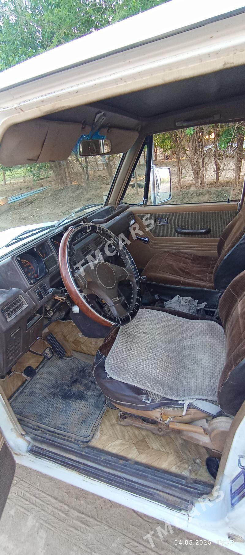 Mitsubishi Pajero 1988 - 25 000 TMT - Baýramaly - img 4