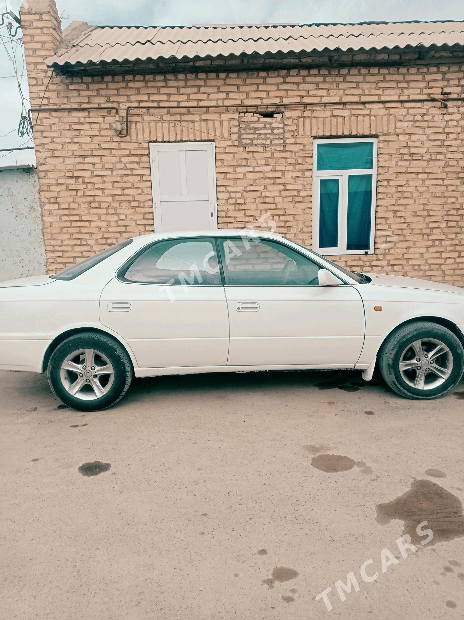 Toyota Vista 1997 - 46 000 TMT - Теджен - img 1