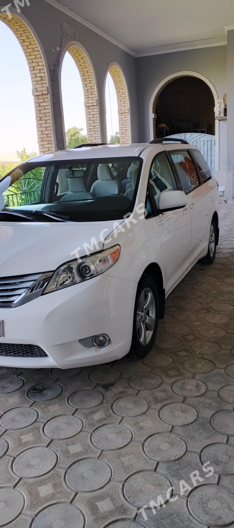 Toyota Sienna 2015 - 310 000 TMT - Керки - img 7