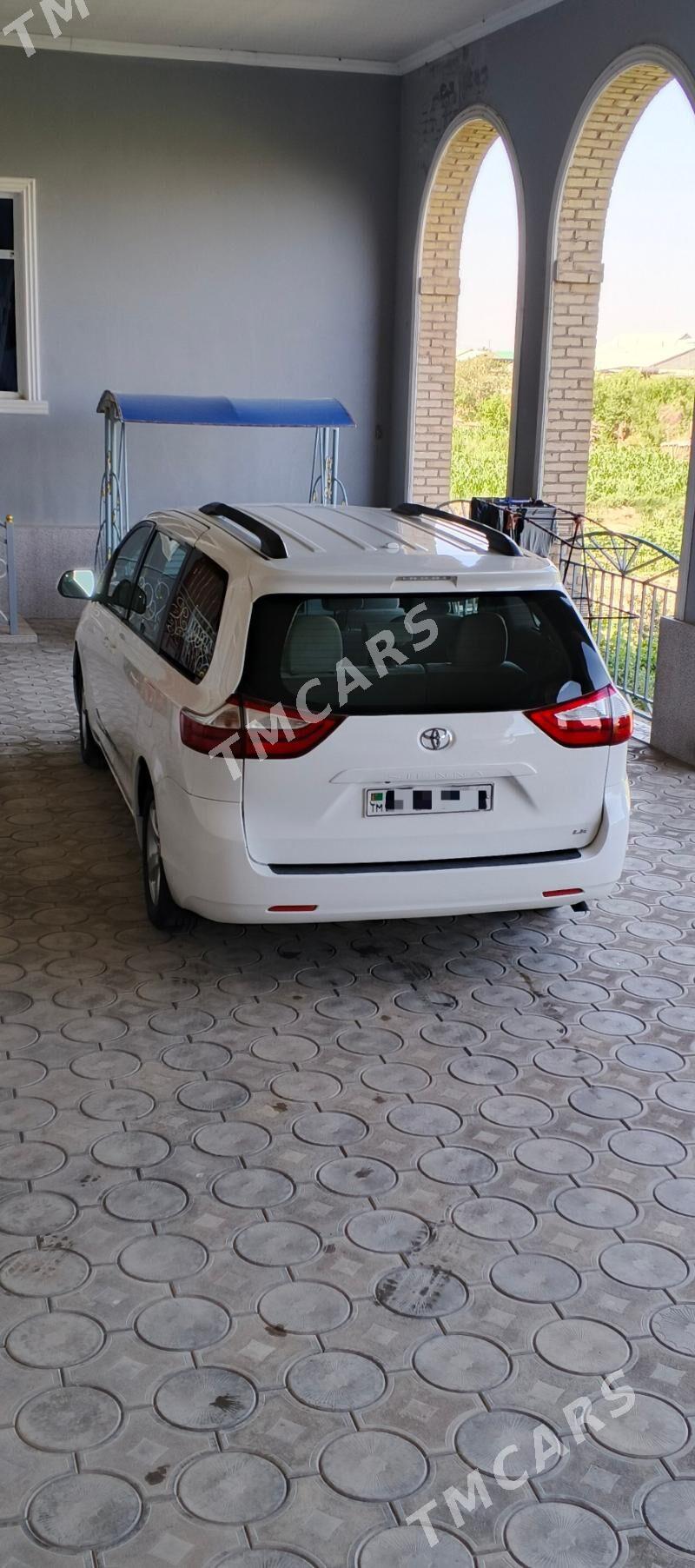 Toyota Sienna 2015 - 310 000 TMT - Керки - img 5
