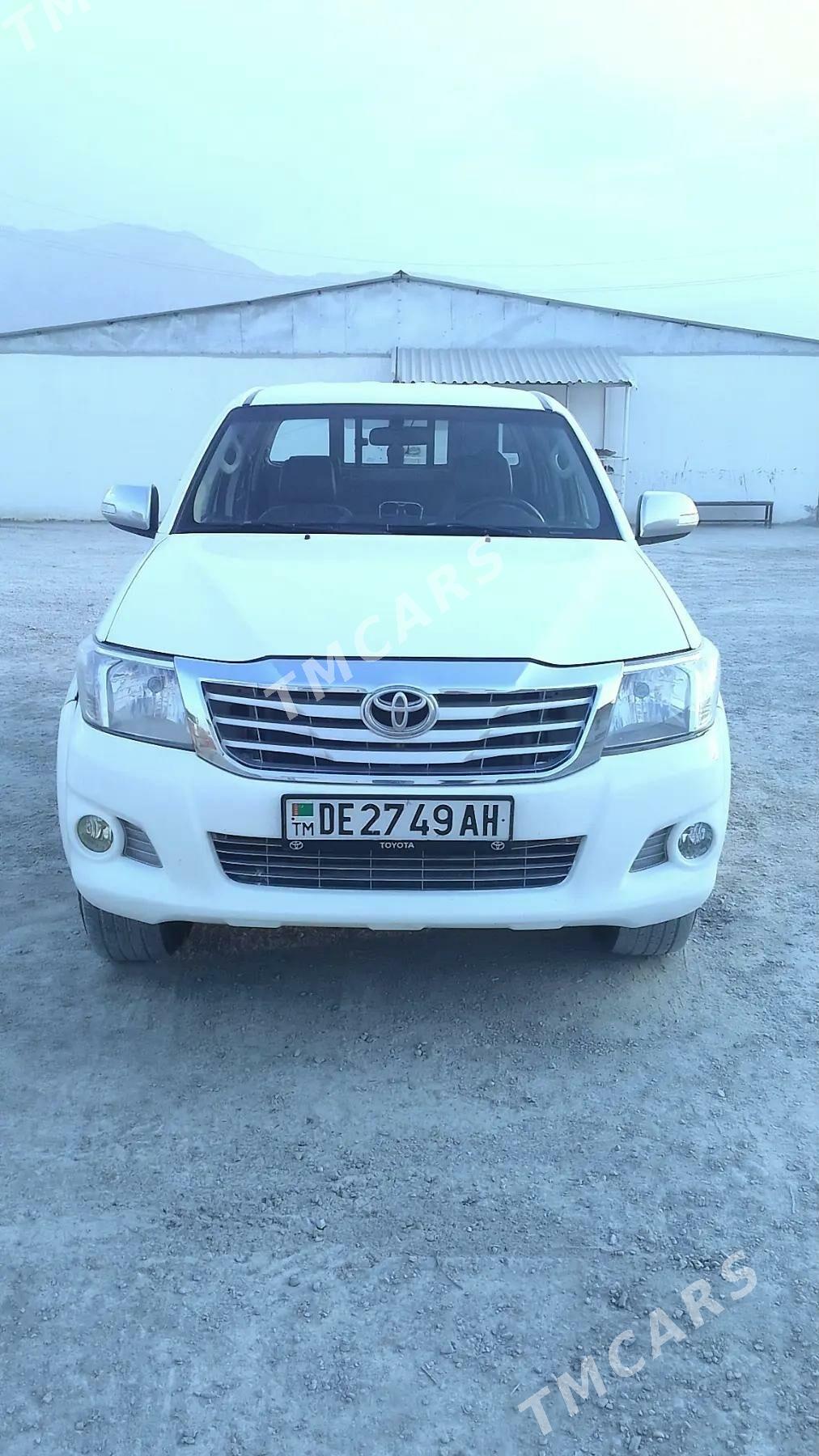 Toyota Hilux 2013 - 300 000 TMT - Ашхабад - img 2