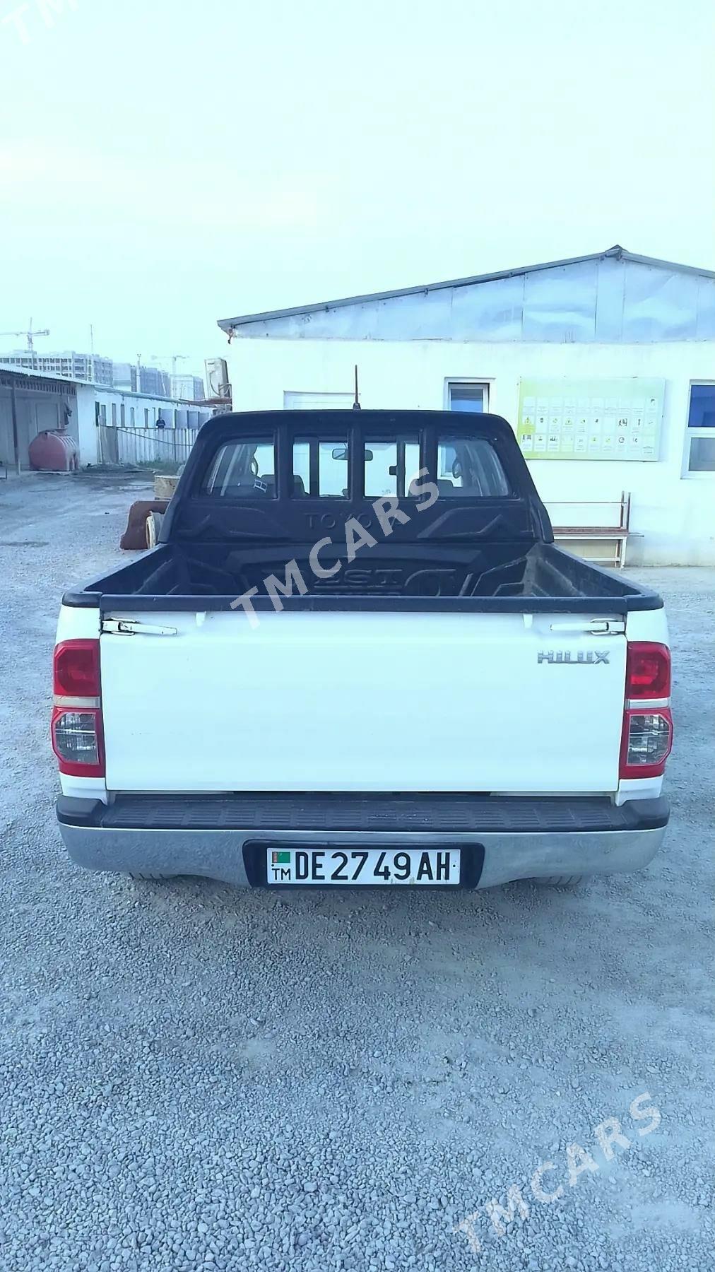 Toyota Hilux 2013 - 300 000 TMT - Ашхабад - img 4