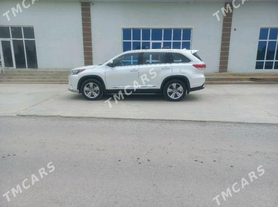Toyota Highlander 2018 - 430 000 TMT - Бахарден - img 2