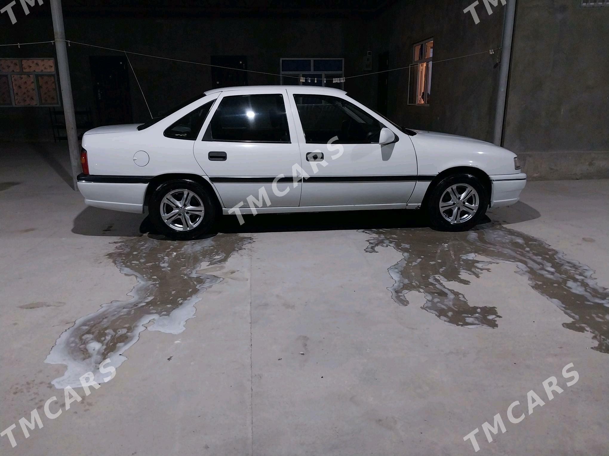 Opel Vectra 1994 - 50 000 TMT - Бахарден - img 3
