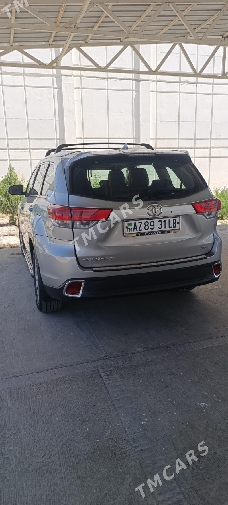 Toyota Highlander 2018 - 450 000 TMT - Türkmenabat - img 2