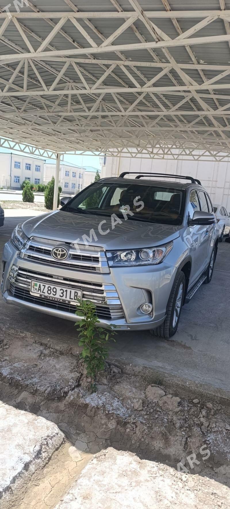 Toyota Highlander 2018 - 450 000 TMT - Türkmenabat - img 8