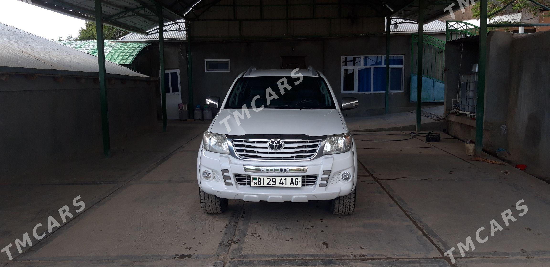 Toyota Hilux 2012 - 280 000 TMT - Aşgabat - img 2