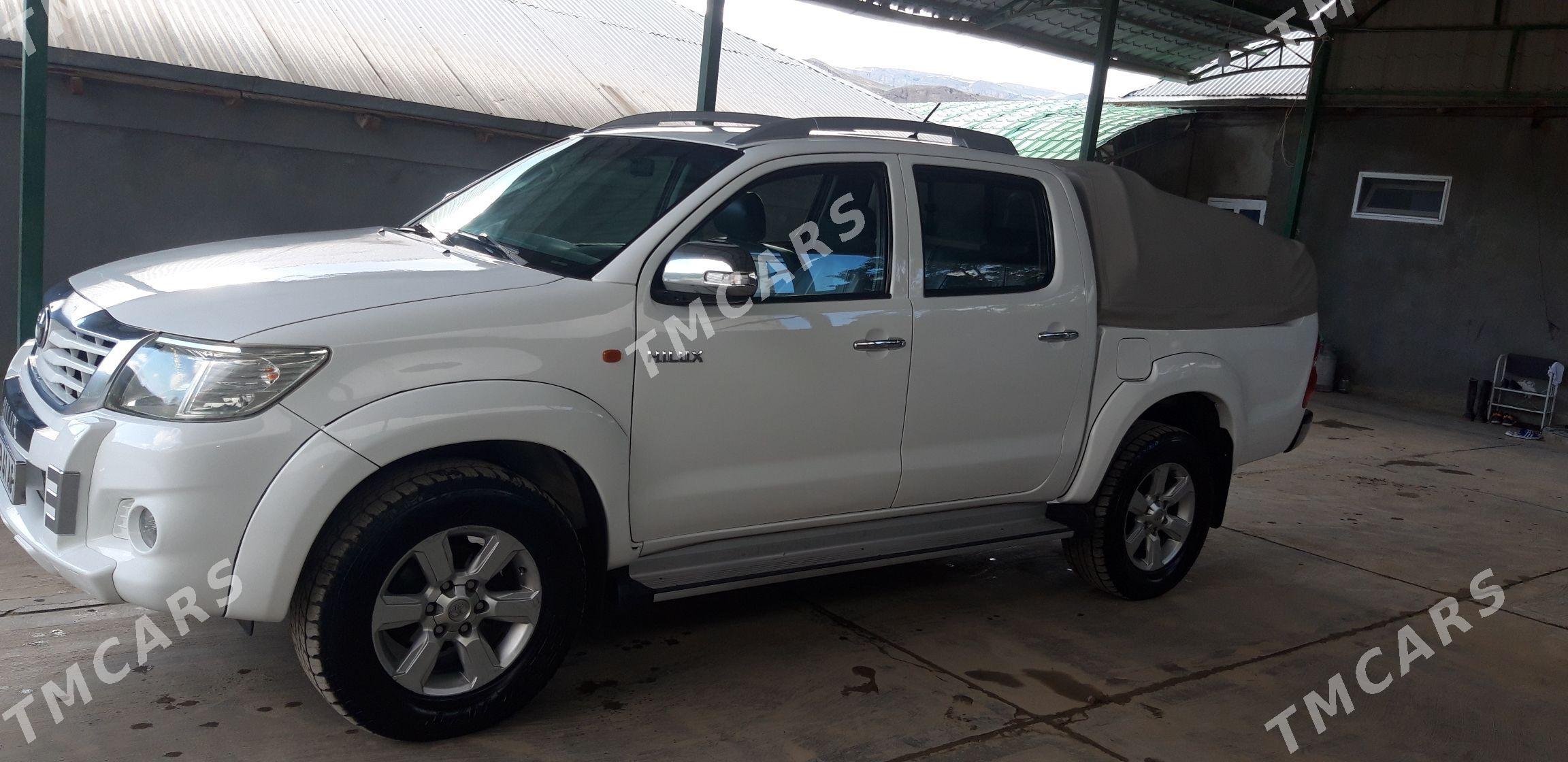 Toyota Hilux 2012 - 280 000 TMT - Aşgabat - img 3