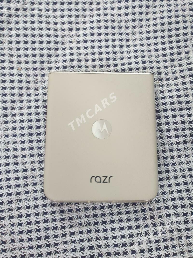 Motorola Razr 50 - Şabat etr. - img 3